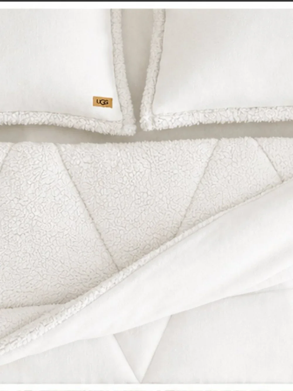 UGG KING Avery Plush Reversible 3-Piece Comforter Set in Snow